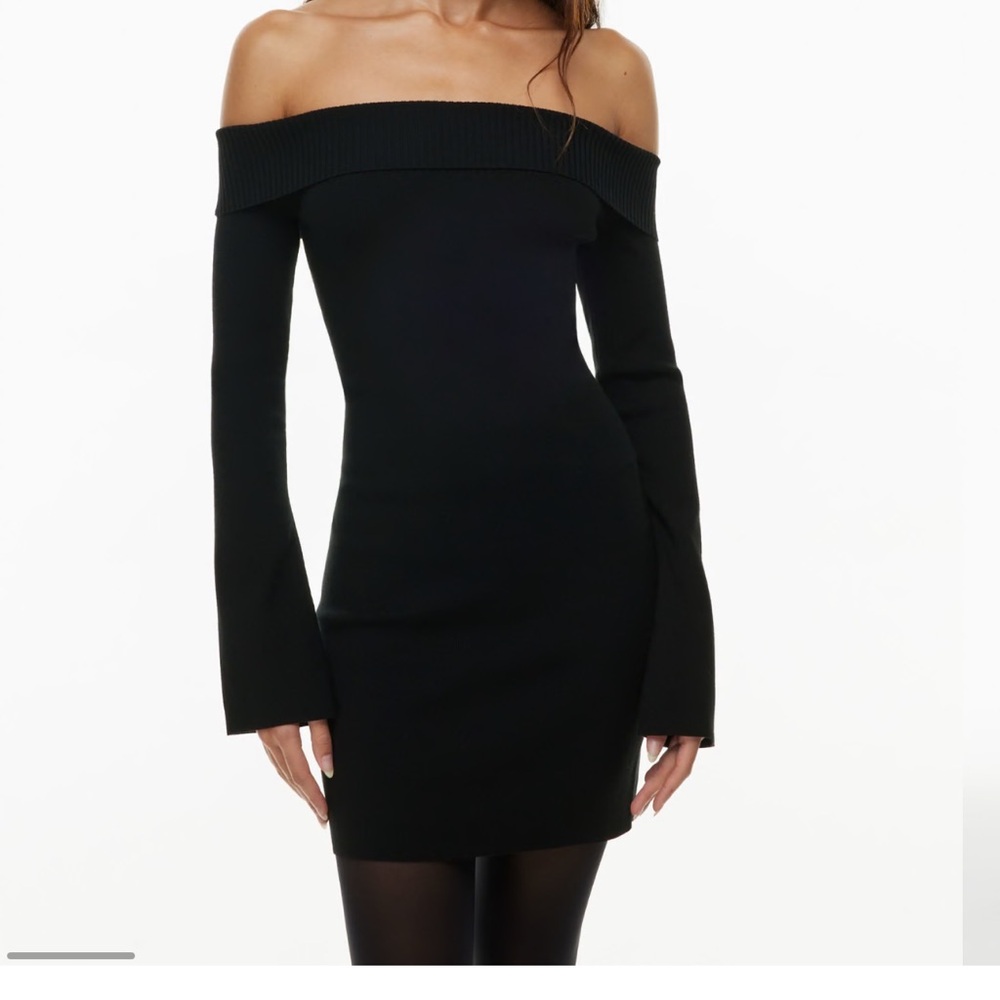 Aritzia Sunday best offshoulder sweater dress size s
